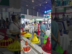 Автоматический прибор фидера птицы с питаясь материалом количества 1-99g пластиковым